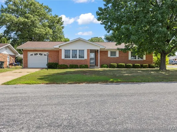 1014 Circle Dr, Red Bud, IL 62278