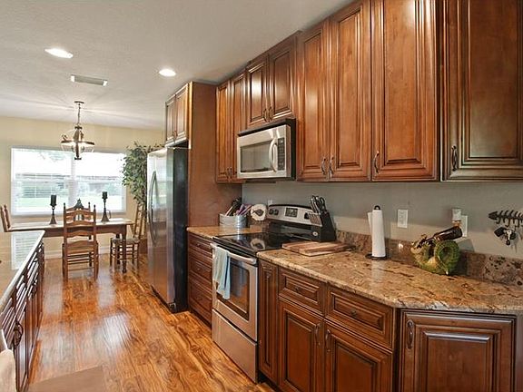 3rd image of 22136 Shoreside Dr