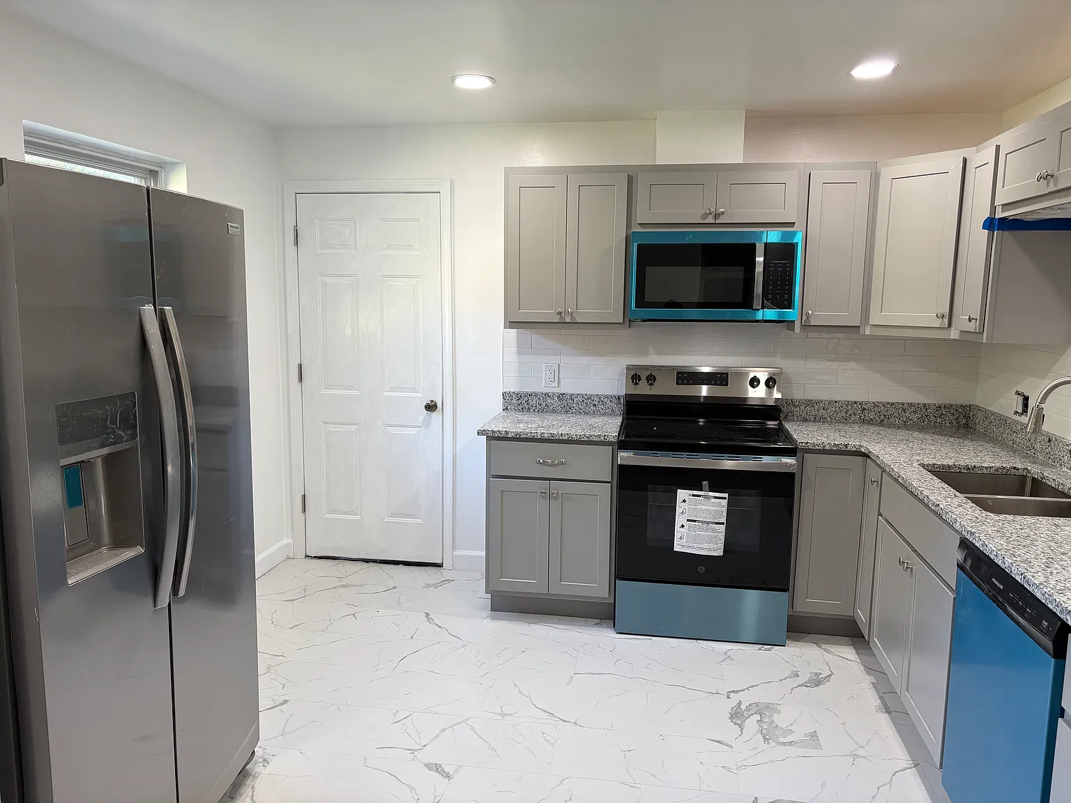 4 bed, $2,300 — Photo 3