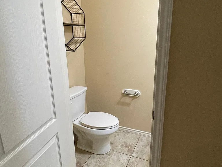 4405 Thunderbird Ave — Photo 8