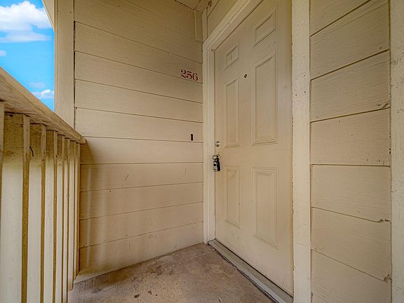 2nd image of 2501 Gulf Fwy APT 256D