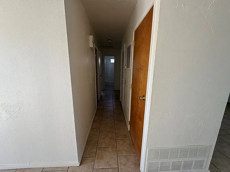 3107 Merrill Ave — Photo 6