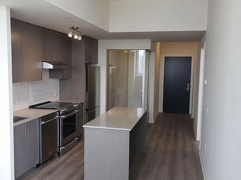 9000 Jane St #719 — Photo 3