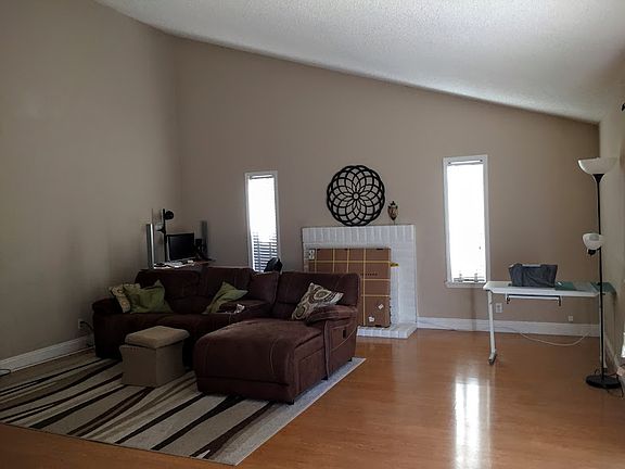 4th image of 55 Southbrook Dr