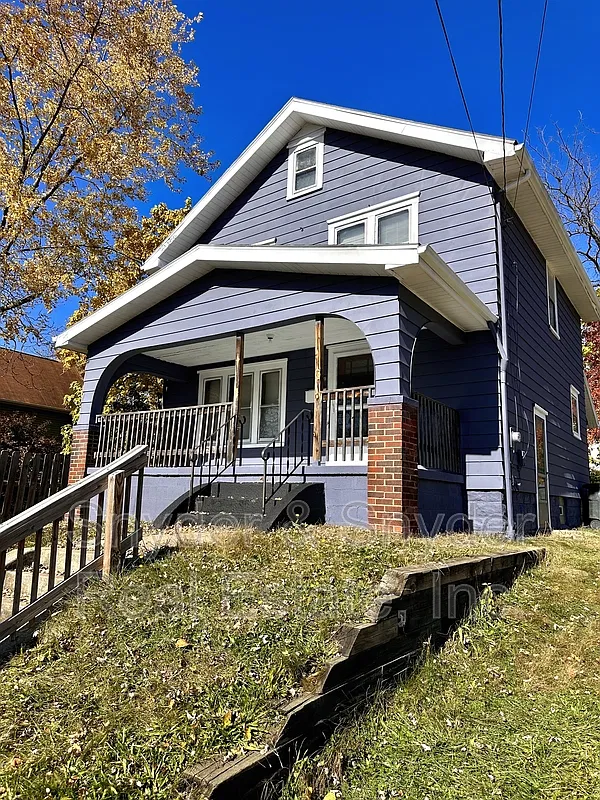 3 bed, 1.0 bath, 1248 sqft, $1,100 — Photo 1
