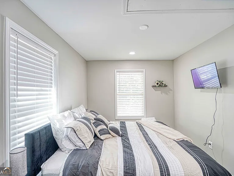 1827 Dunlap Ave — Photo 22