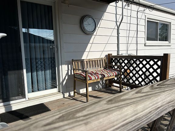 2nd image of 32083 Glen St
