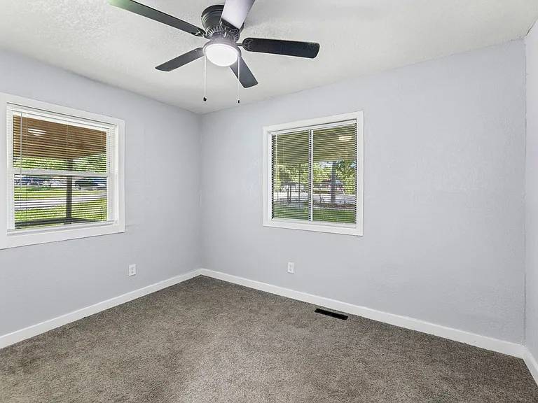 9113 Askew Ave — Photo 21