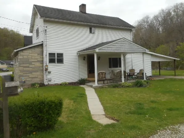 683 Pike Run Dr, Daisytown, PA 15427