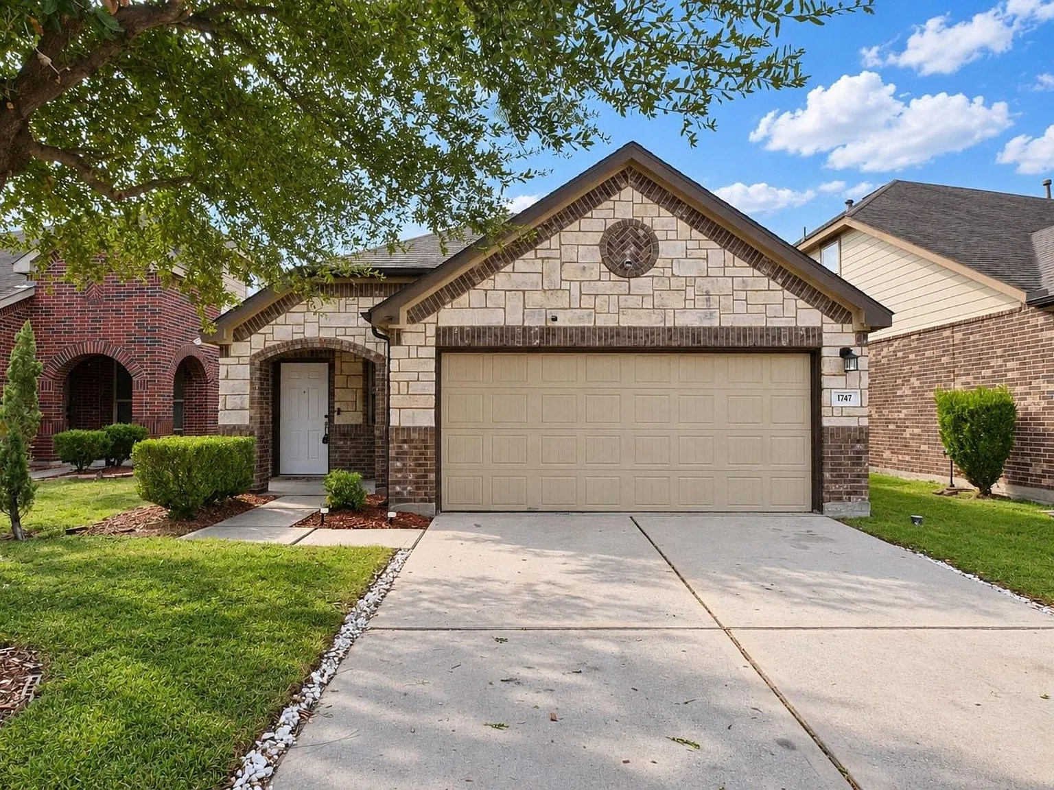 4 bed, 2.0 bath, 1558 sqft, $1,800 — Photo 3