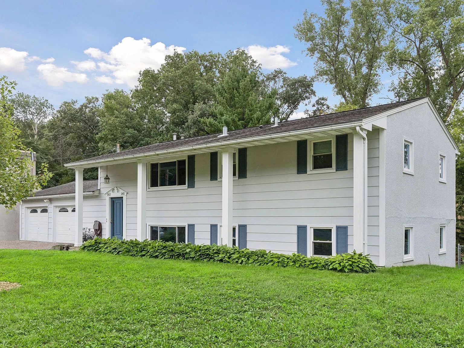 3 bed, 1.0 bath, 2040 sqft, $1,725 — Photo 2
