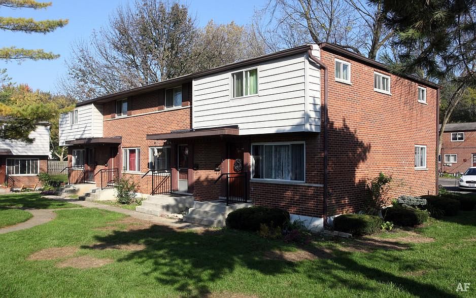 1st image of 901 Woodhill Dr