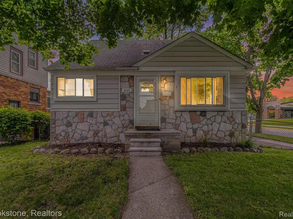 439 W Tacoma St, Clawson, MI 48017