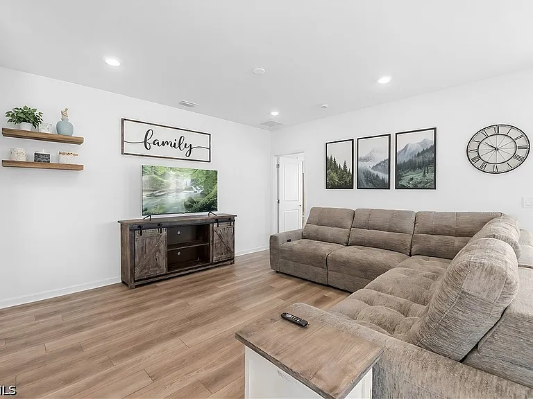 44148 Kelly Dr — Photo 15