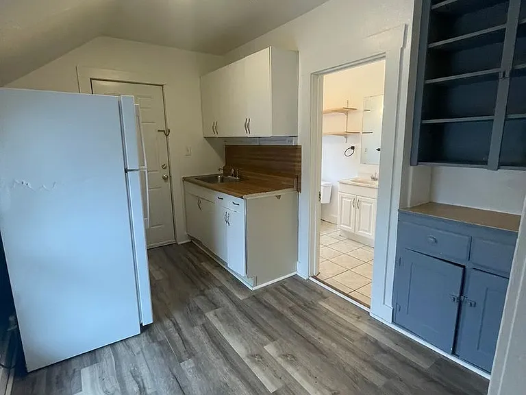 211 Ballard St — Photo 26