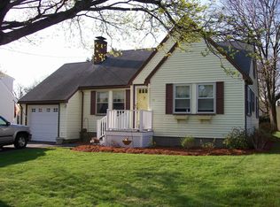 52 Newcastle Rd, Peabody, MA 01960