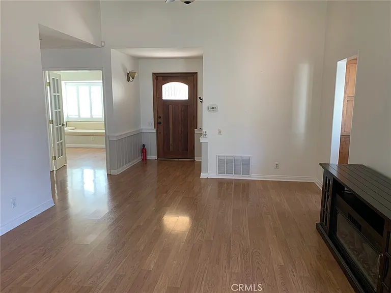 3882 Greenwood St — Photo 9
