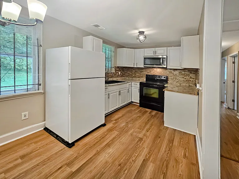 382 Cologne Dr SE — Photo 8
