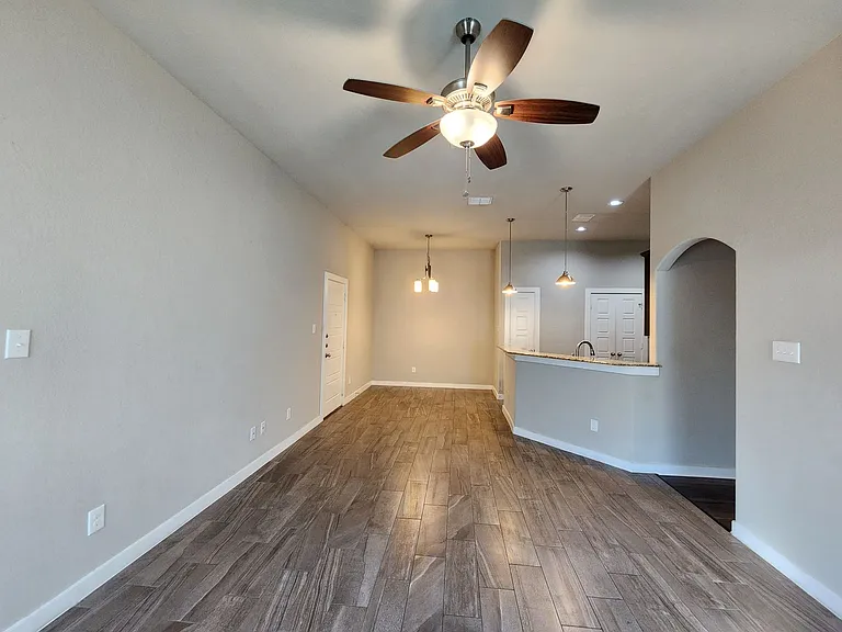 549 Creekside Frst — Photo 7