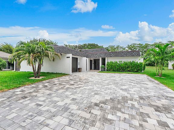4th image of 4800 Queen Palm Lane
