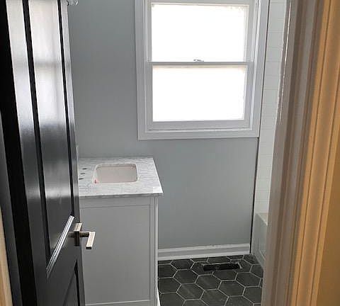 3rd image of 5717 N Parker Ave