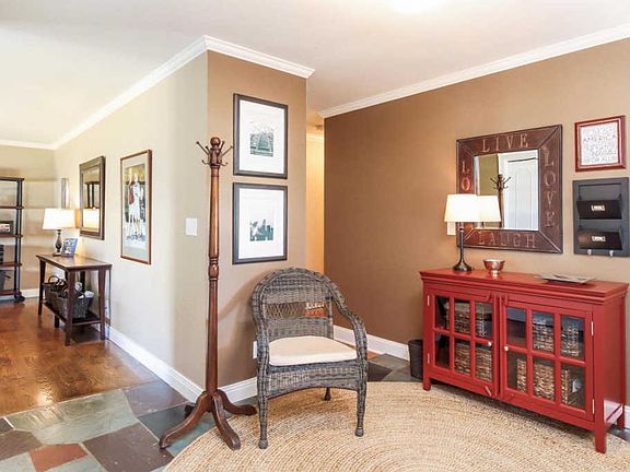 4th image of 2649 Beechwood Dr SE