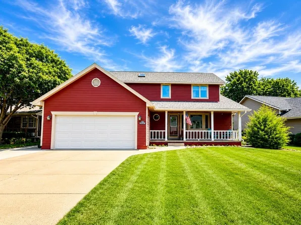 2208 Valley Rd, Yankton, SD 57078