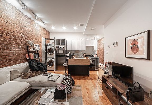 2nd image of 662 Park Pl APT 3L