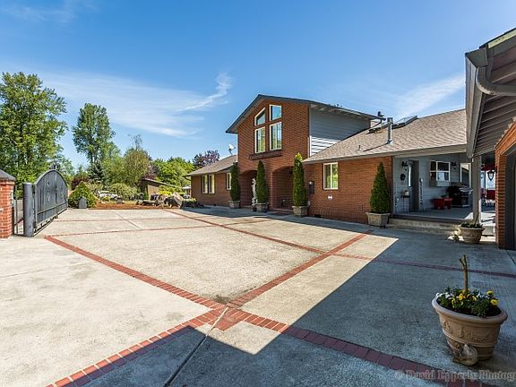 Stunning Courtyard Entry