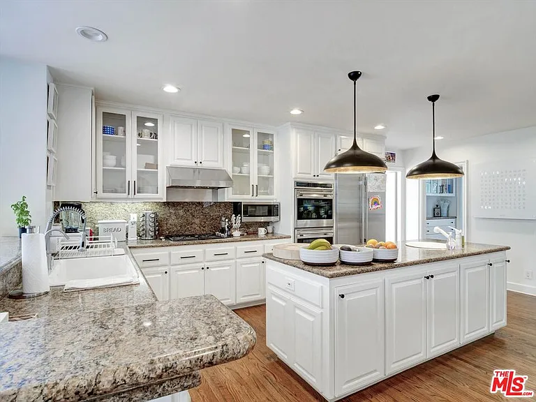 1056 Corsica Dr — Photo 20