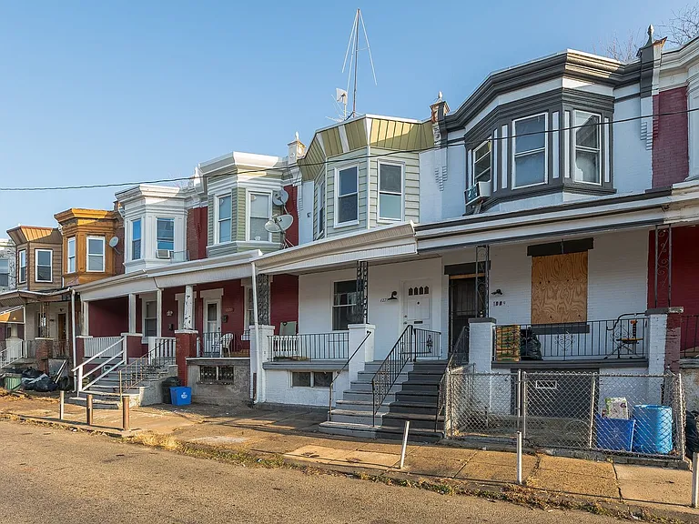 1227 S Peach St — Photo 14