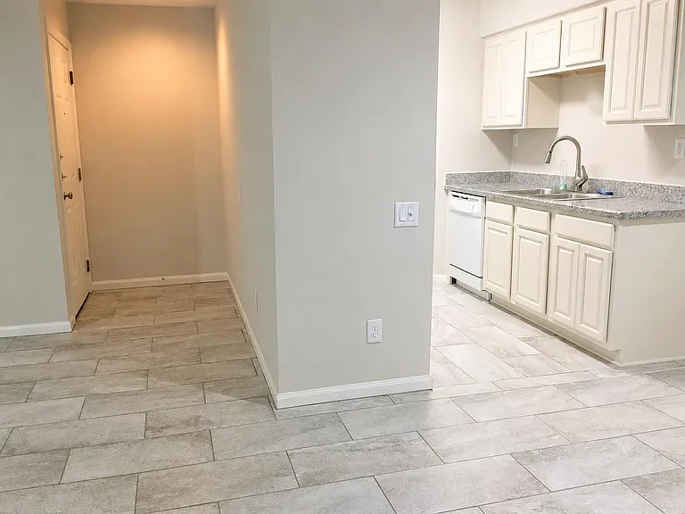 1860 White Oak Dr #217 — Photo 8