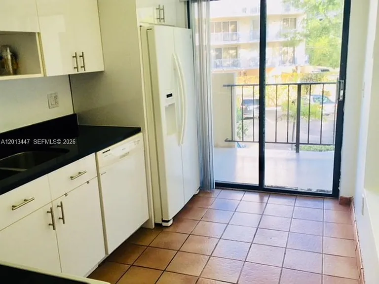 77 Crandon Blvd #2E — Photo 6