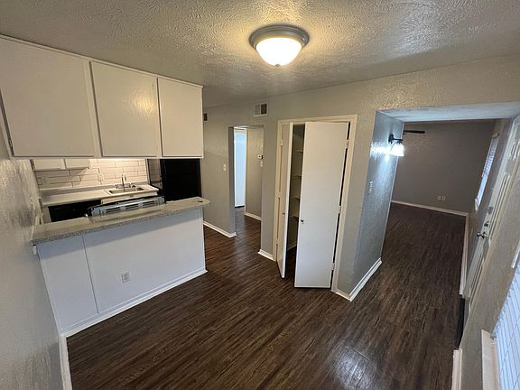 4th image of 518 N Hampton Rd #109