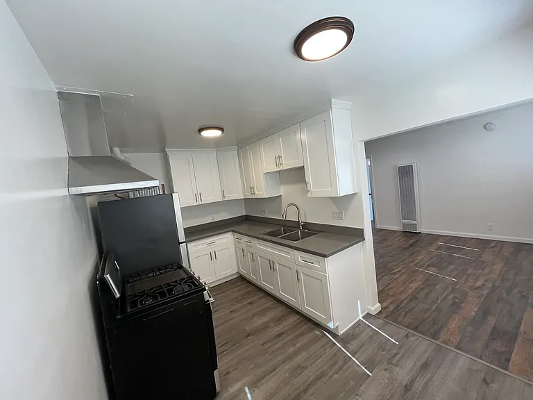2302 Pacific Ave #9 — Photo 1