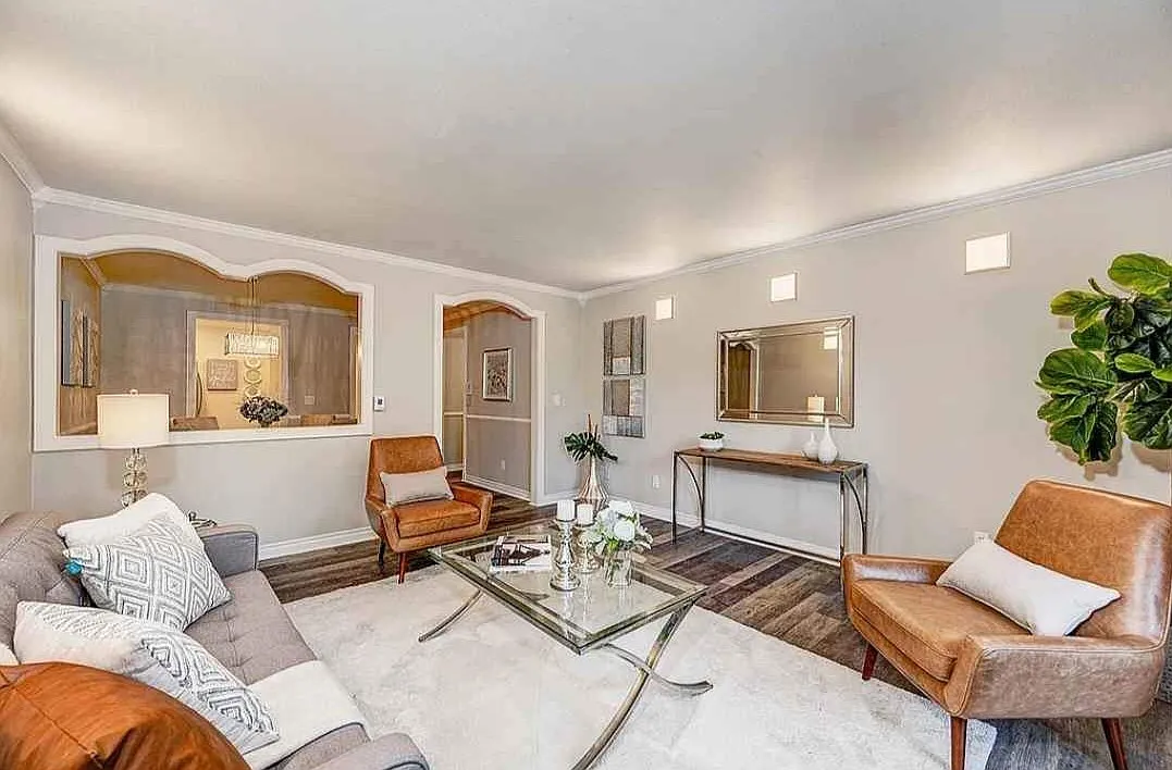 3 bed, 1026 sqft, $1,300 — Photo 3