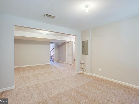 5th image of 7117 Finch Ln
