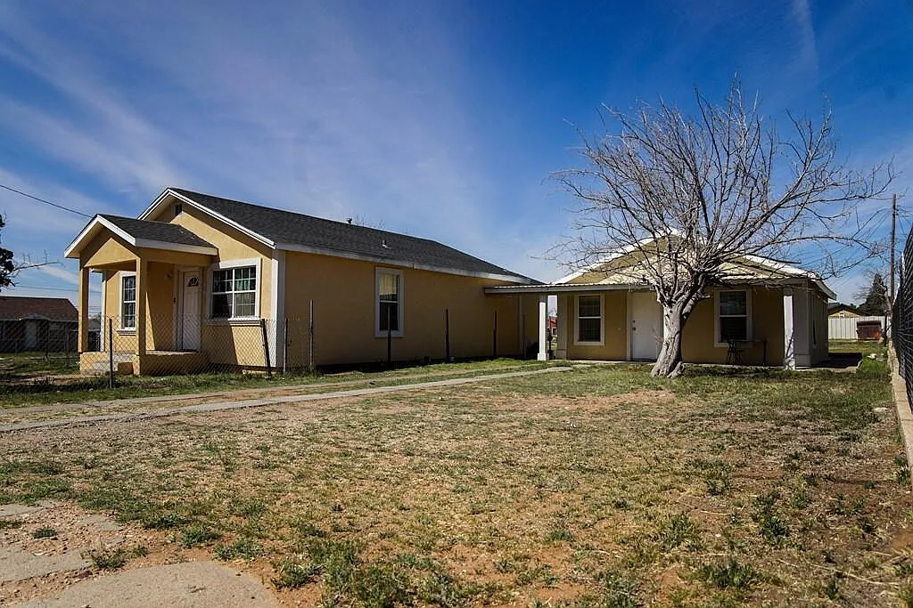 2 bed, 1.0 bath, 720 sqft, $1,300 — Photo 1