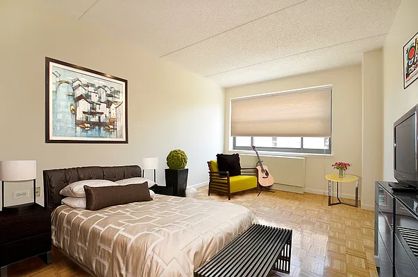 Rented by Lisa Management | media 13