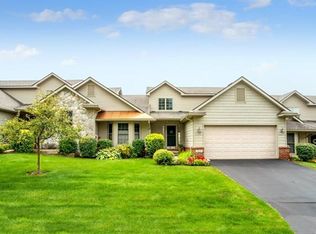 6079 Northridge Hills Dr, Brighton, MI