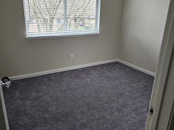 4th image of 5756 Garfield Ave #3