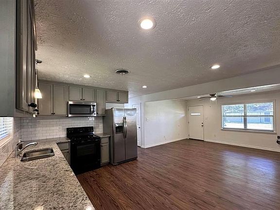 4th image of 8 N Watlington Dr