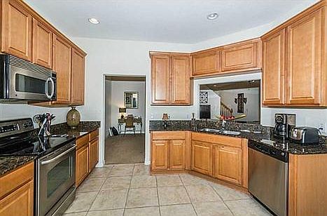 4th image of 1410 Hillview Ln