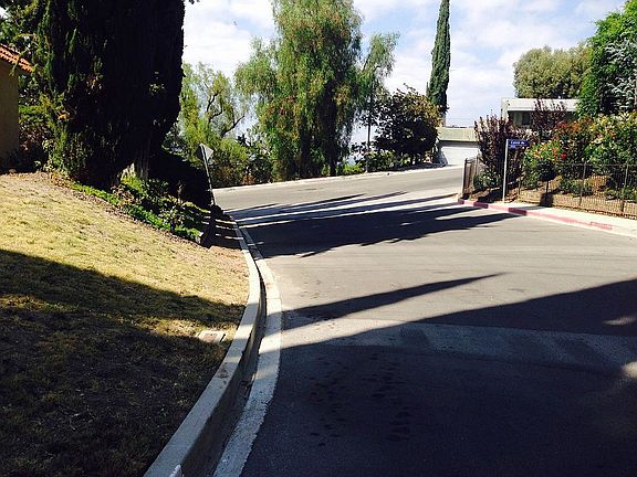 5th image of 4935 Tarzana Woods Dr