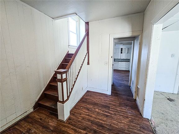 3rd image of 307 Hague St