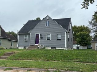 2440 Dunham St, Clinton, IA 52732