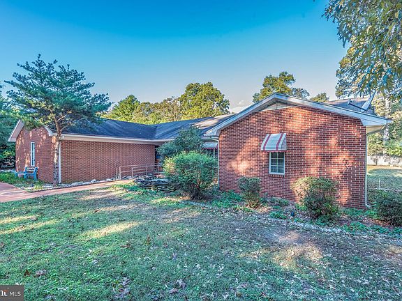 3rd image of 10595 Chestnut Ln
