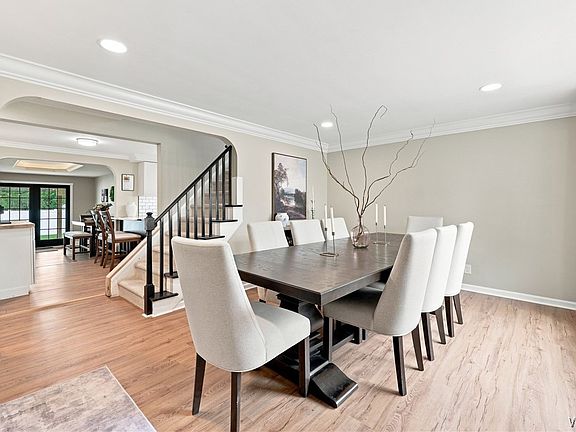5th image of 127 Briarhurst Dr