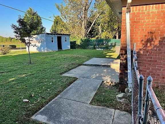 4th image of 500 Greenfield Cir
