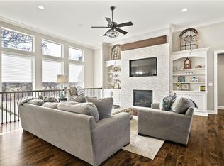 3207 NE 92nd St, Kansas City, MO 64156